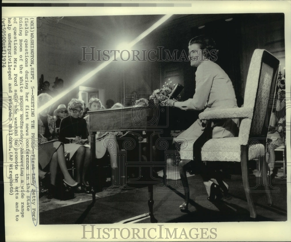 1974 Press Photo First Lady Betty Ford at news conference in White House