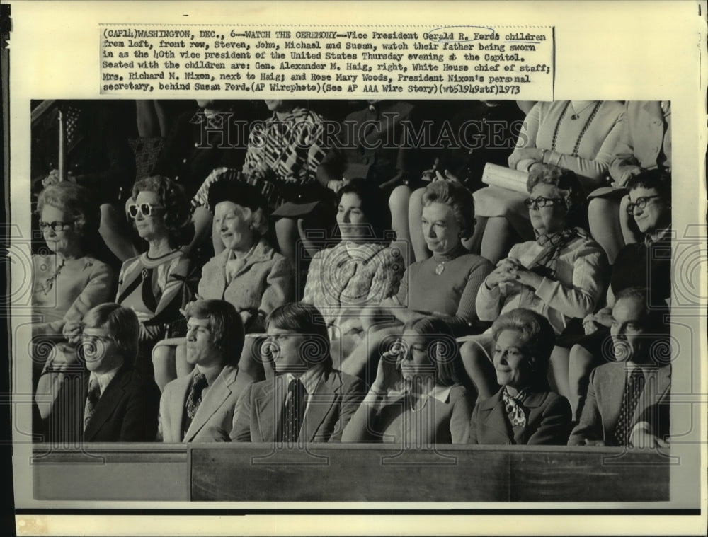 1973 Press Photo VP Ford&#39;s children watch father sworn in as 40th President