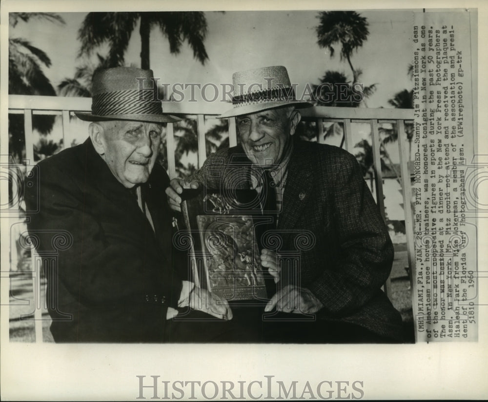 1960 Press Photo Sunny Jim Fitzsimmons receives plaque from press photographers
