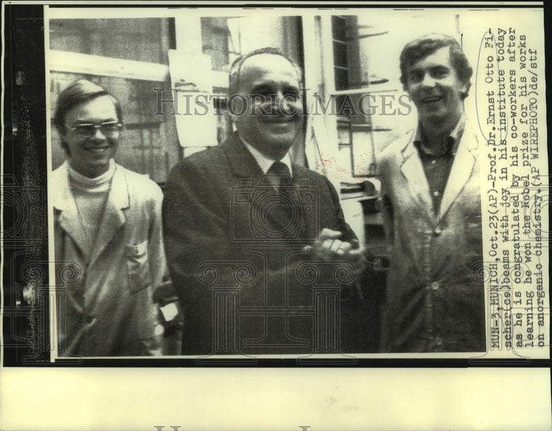 Load image into Gallery viewer, 1973 Press Photo Dr. Ernst Otto Fischer, Nobel Prize winner, with co-workers

