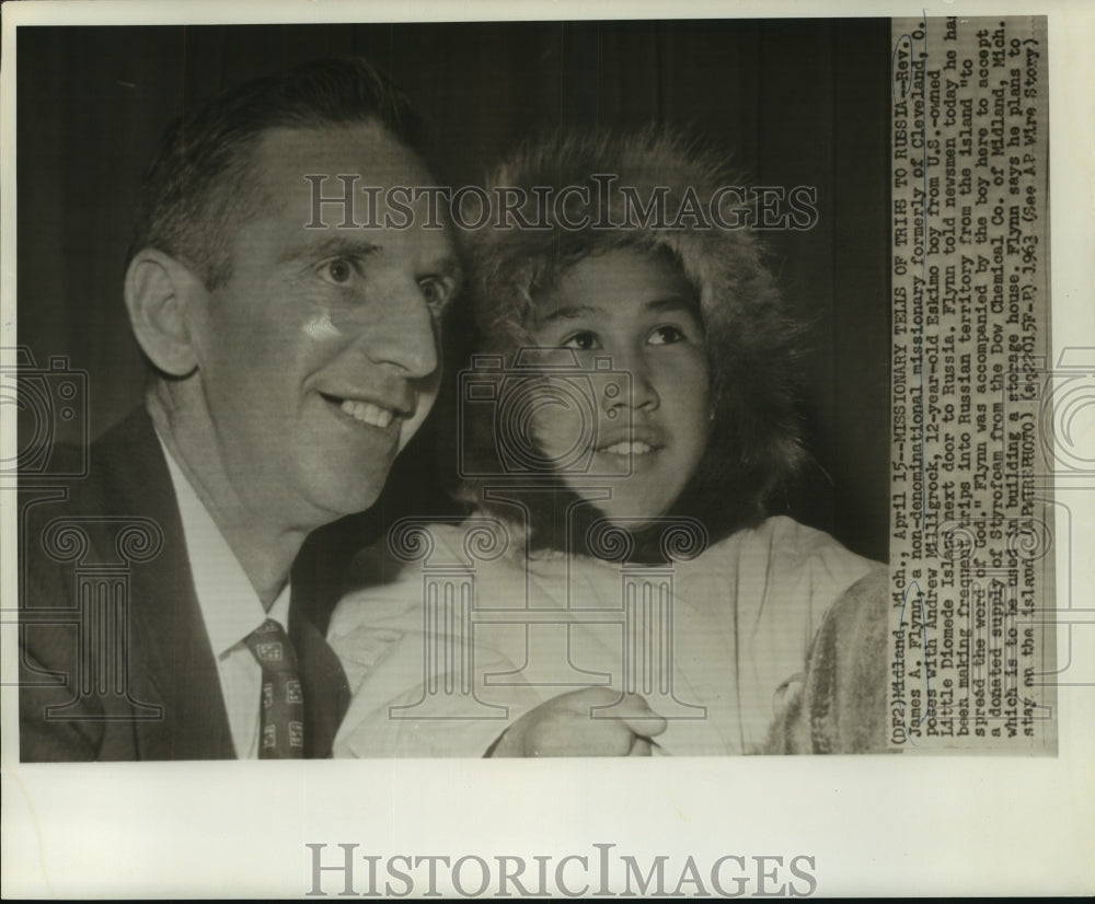 1963 Press Photo Rev. James Flynn, missionary, shown with Andrew Milligrock
