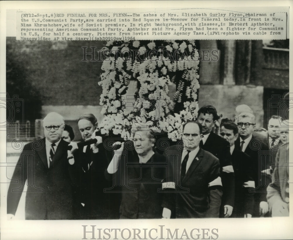 1964 Press Photo Ashes of Mrs. Elizabeth Flynn carried into Red Square in Moscow