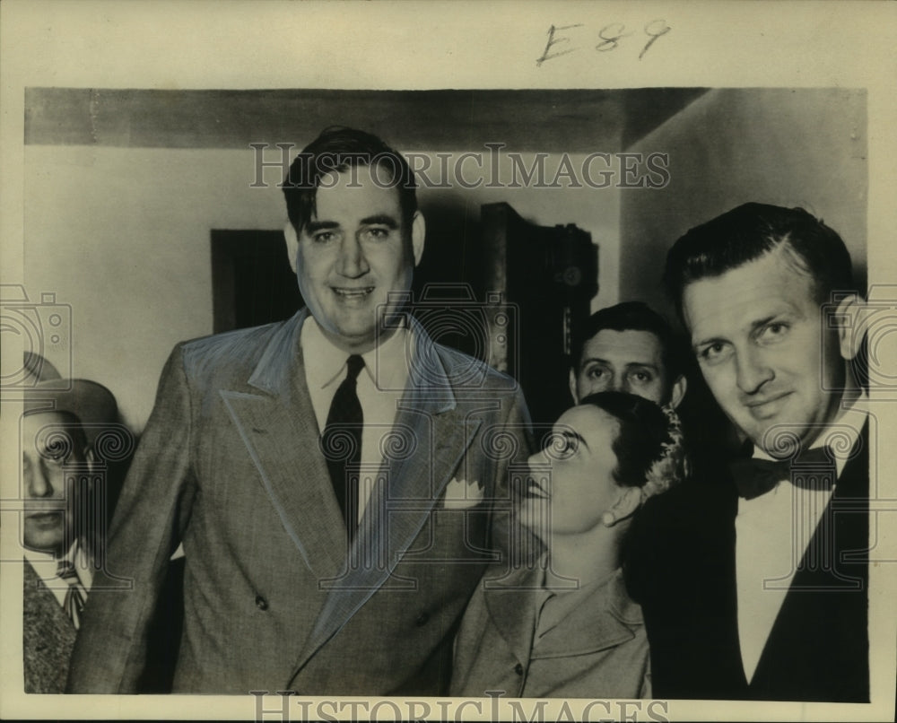 1952 Press Photo Alabama Ex-Governor James Folsom leaves courthouse with wife
