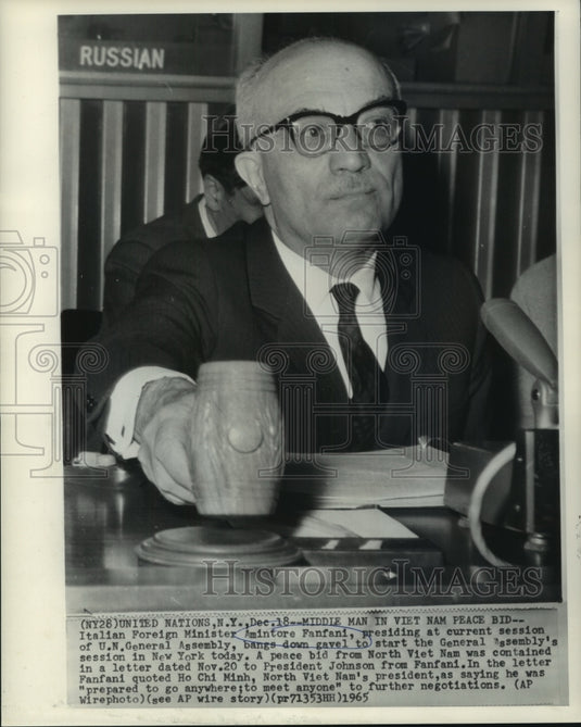 1965 Press Photo Amintore Fanfani bangs gavel to start the U.N. General Assembly
