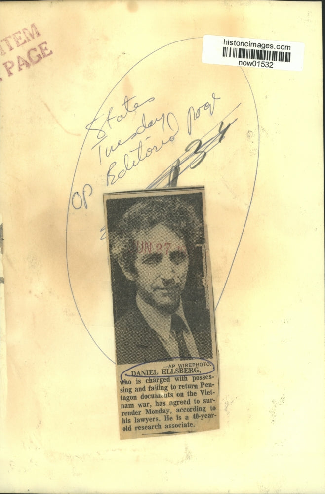 Load image into Gallery viewer, 1971 Press Photo Daniel Ellsberg, who has refused to turn over Pentagon papers
