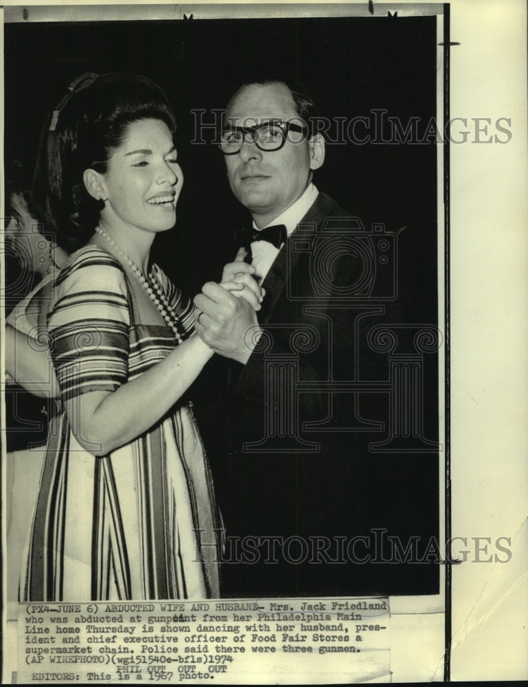 Load image into Gallery viewer, 1967 Press Photo Mrs. Jack Friedland &amp; husband at event - now01632
