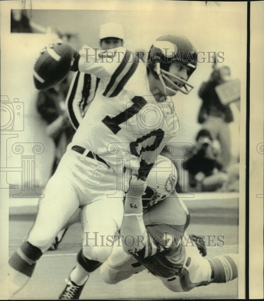 1974 Press Photo Manny Fernandez gives chase to Fran Tarkenton-Super Bowl VIII- Historic Images