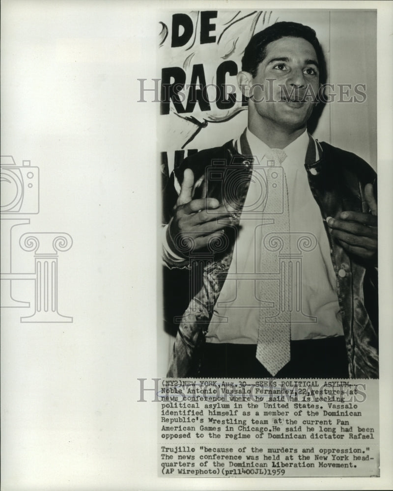 1959 Press Photo Vassalo Fernandez seeks political asylum in United States