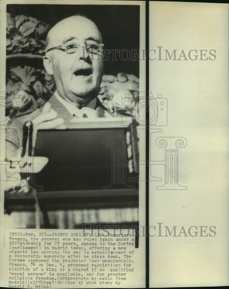 1966 Press Photo Francisco Franco speaks to the Cortes (parliament) in Madrid.