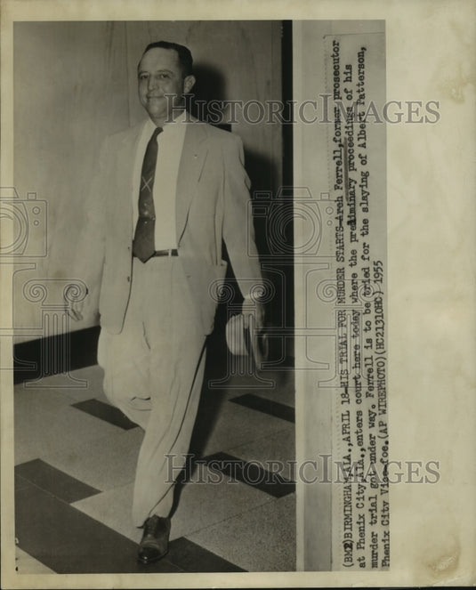 1955 Press Photo Areh Ferrell enters Birmingham court for his murder trial