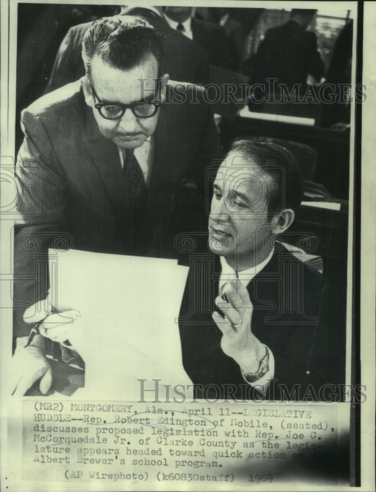 1969 Press Photo Representatives Edington & McCorquedale discuss legislation