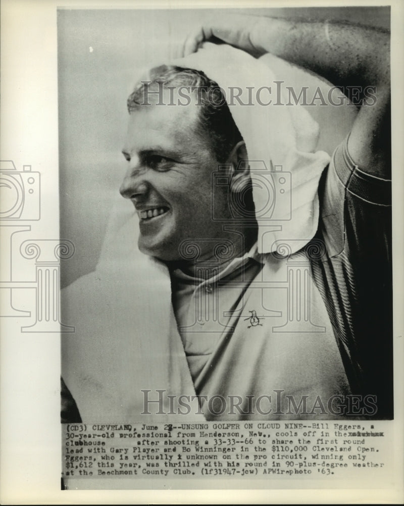 Load image into Gallery viewer, 1963 Press Photo Bill Eggers, unknown golfer from Nevada on Cloud Nine.
