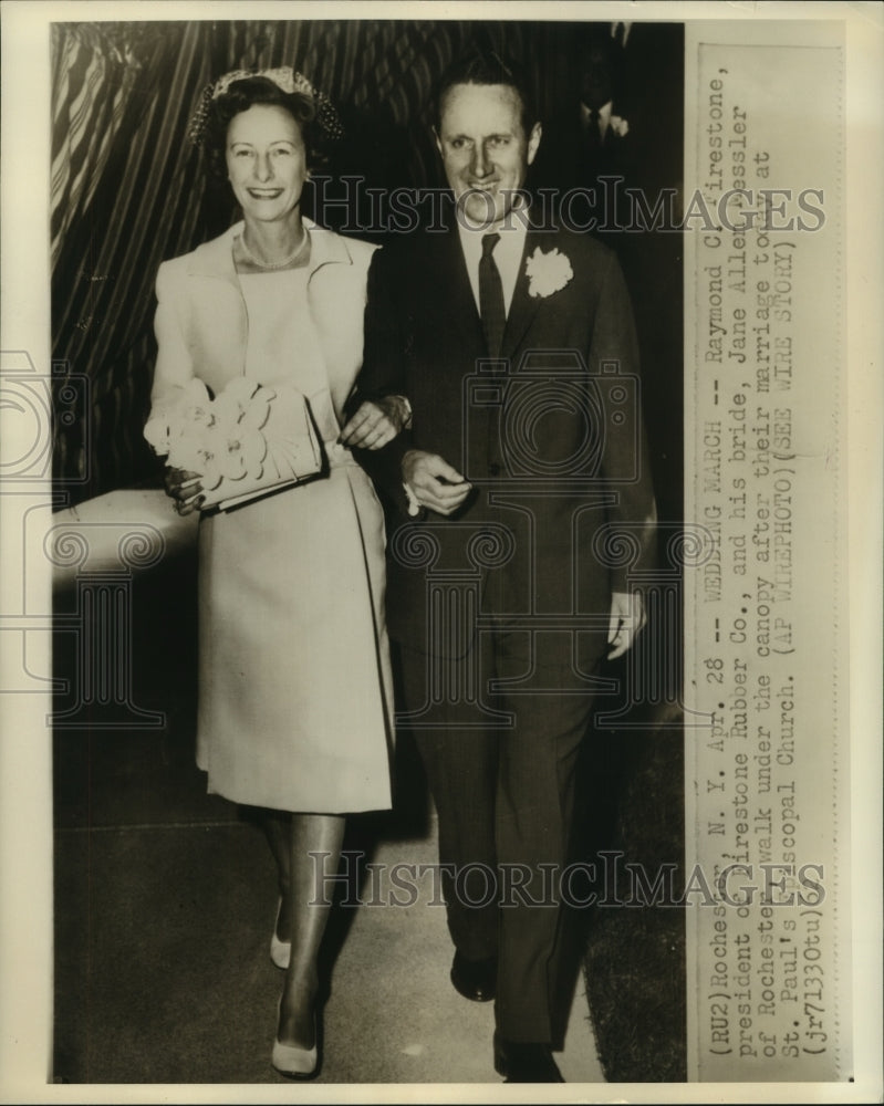 Load image into Gallery viewer, 1962 Press Photo Raymond C. Firestone &amp; bride, Jane Allen Messler of Rochester
