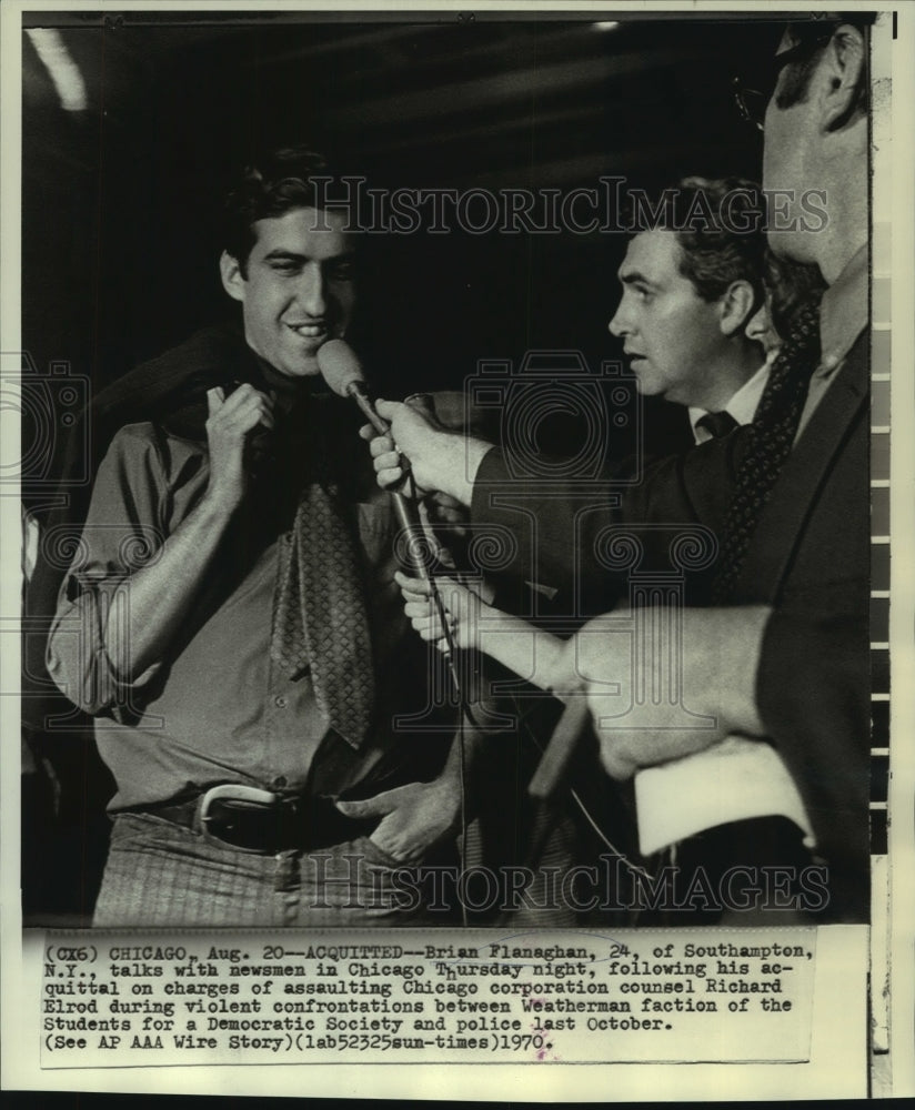 1970 Press Photo Brian Flanagan talks with newsmen in Chicago after acquittal
