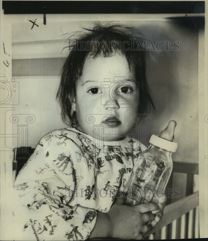 Load image into Gallery viewer, 1967 Press Photo Theresa Fregia under observation from fall in old well in Texas

