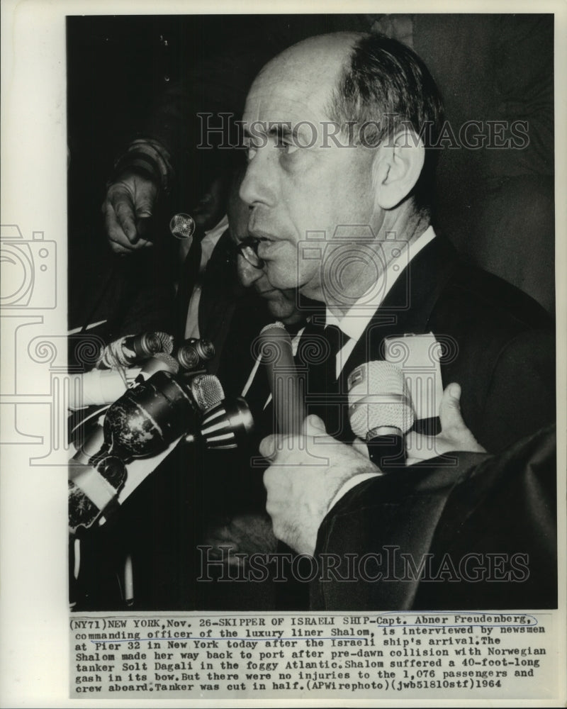 Load image into Gallery viewer, 1964 Press Photo Capt. Abner Freudenberg interviewed by newsmen at Pier 32, NY
