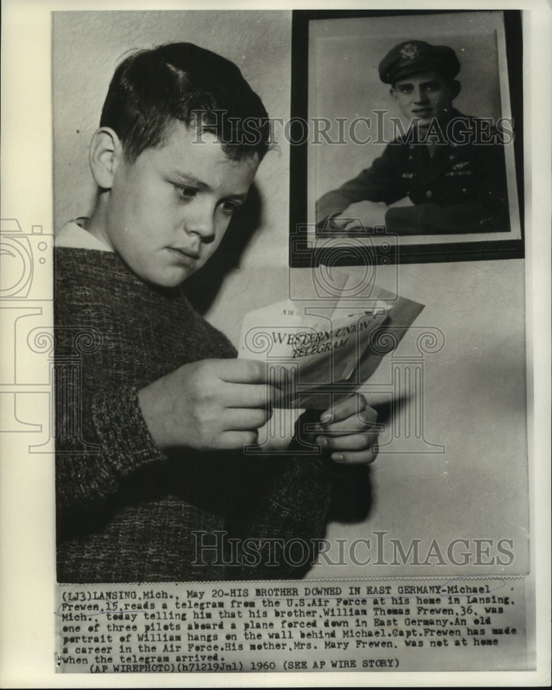 Load image into Gallery viewer, 1960 Press Photo Michael Frewen reads telegram of brother downed in E. Germany
