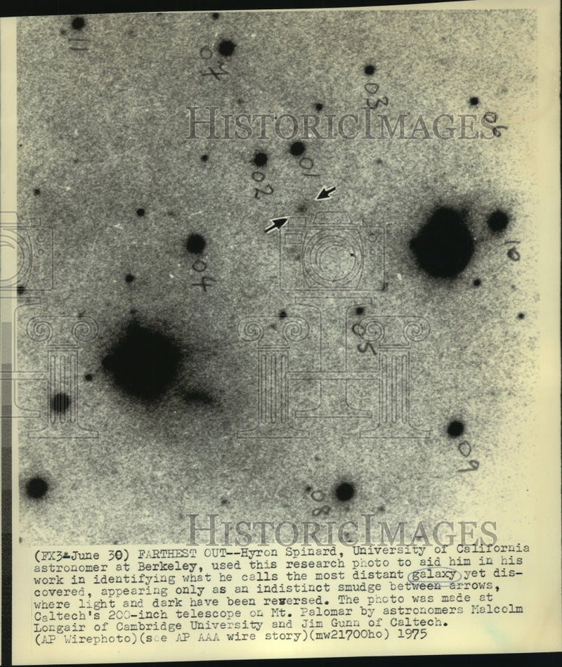 Load image into Gallery viewer, 1975 Press Photo Hyron Spinard, most distant galaxy discovered by Caltech
