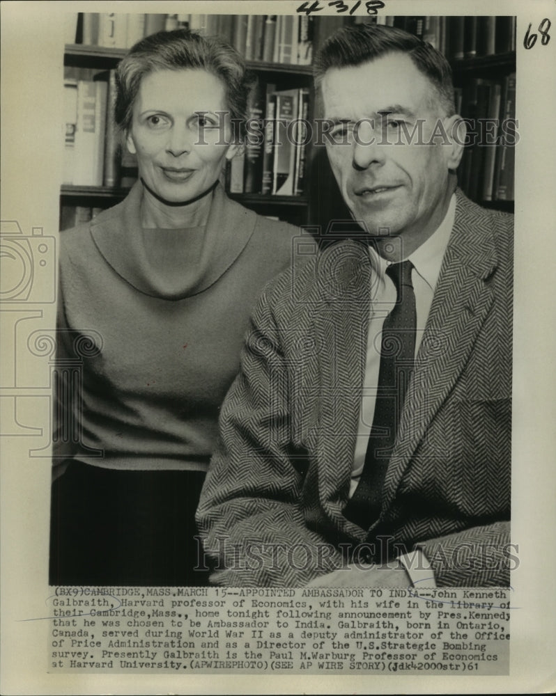 1961 Press Photo John Kenneth Galbraith, Ambassador to India, with wife