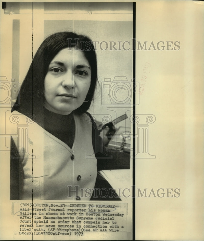 Load image into Gallery viewer, 1973 Press Photo Wall Street Journal reporter Liz Roman Gallese in Boston
