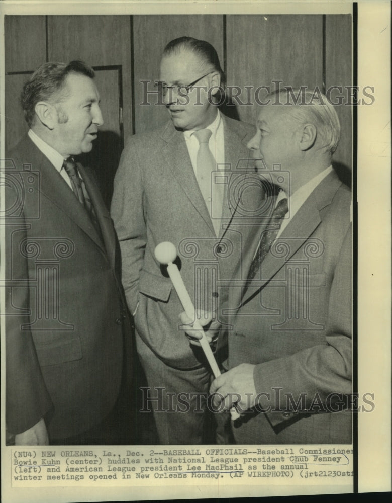 1974 Press Photo Baseball Commissiner Bowie Kuhn & others at winter meeting