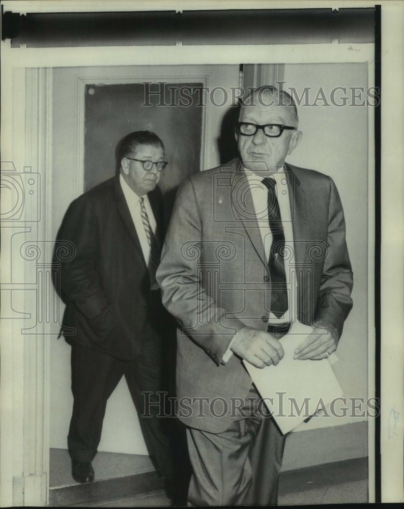 Load image into Gallery viewer, 1967 Press Photo Teamster officials Fitzsimmons &amp; Flynn at Labor Department
