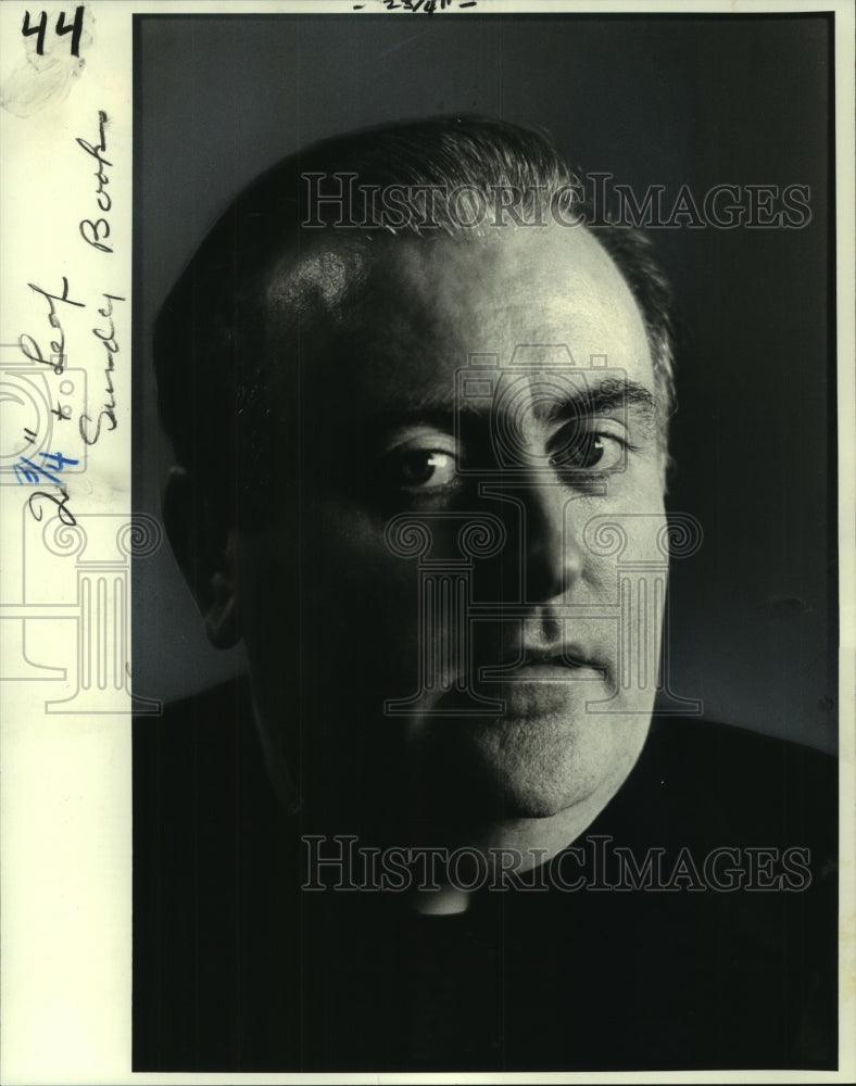1982 Press Photo The Reverend John Finn: author of 32 page, slick-paper booklet