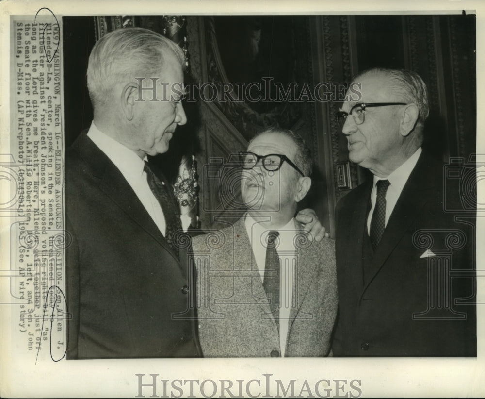 1965 Press Photo Sen. Ellender &amp; others confer off the Senate floor - now02170