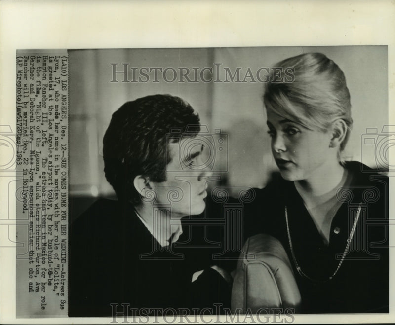 Load image into Gallery viewer, 1963 Press Photo Actress Sue Lyon &amp; fiancee Hampton Fancher, III at Los Angeles
