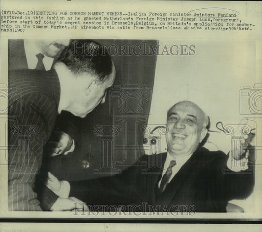 1967 Press Photo Italy's Fanfani gestures as he greets Netherland's Joseph Luns