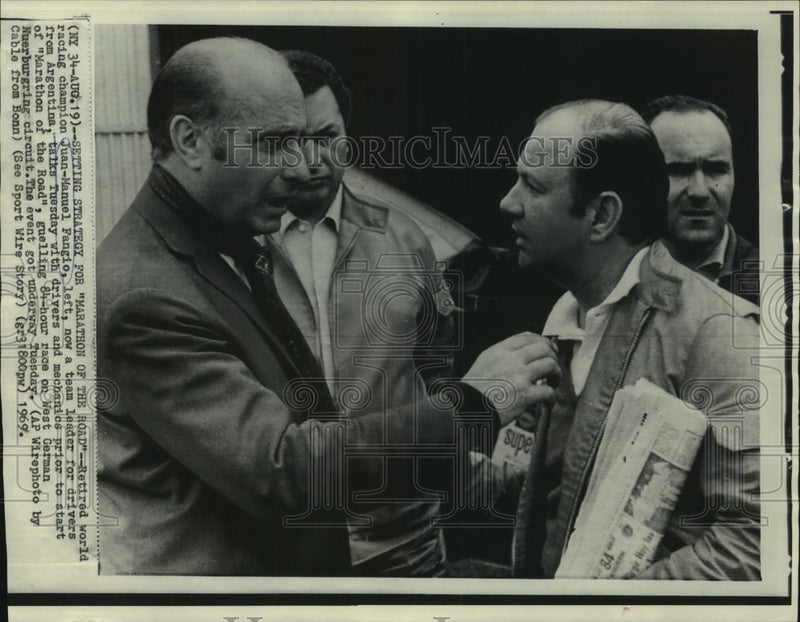 Load image into Gallery viewer, 1969 Press Photo Juan-Manuel Fangio with Argentinean drivers &amp; mechanics
