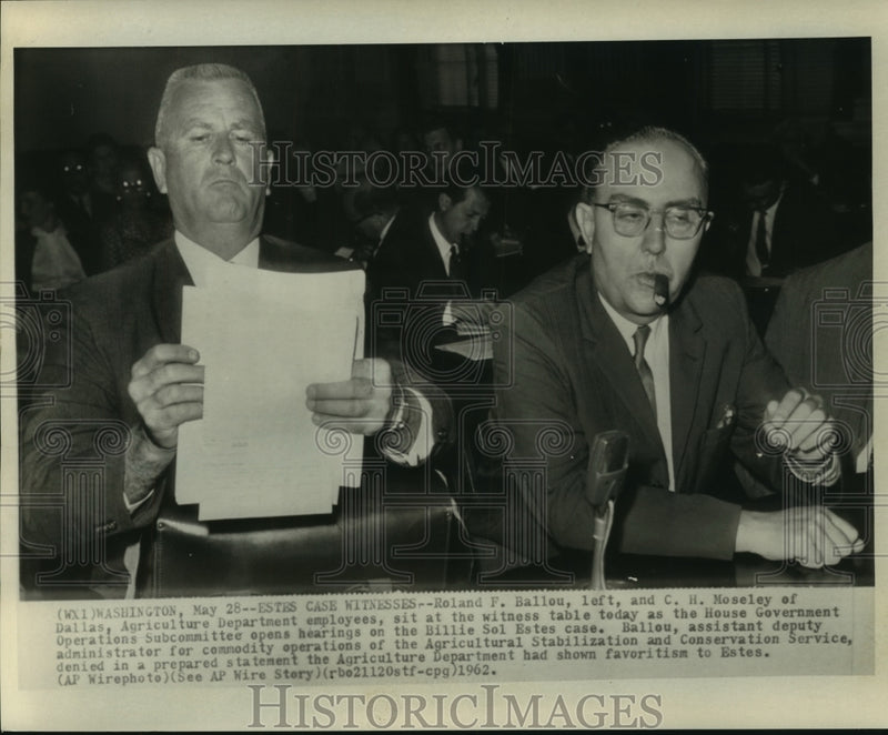 Load image into Gallery viewer, 1962 Press Photo Roland Ballou &amp; C.H. Moseley are Billy Sol Estes case witnesses

