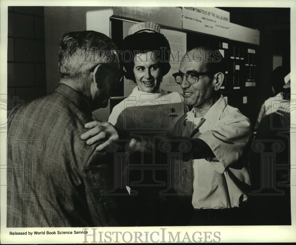 1968 Press Photo Louis Fierro and others at Houston's St. Luke Hospital