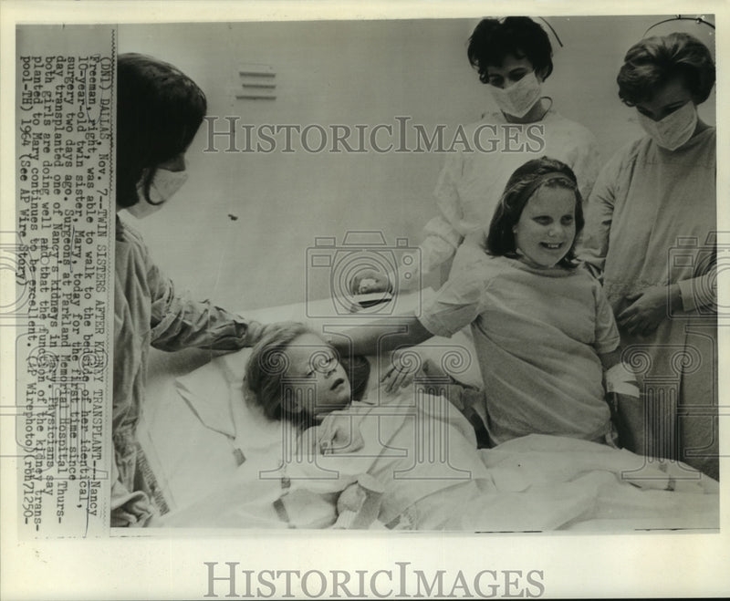 Load image into Gallery viewer, 1964 Press Photo The Freeman twins after kidney transplant - now02336
