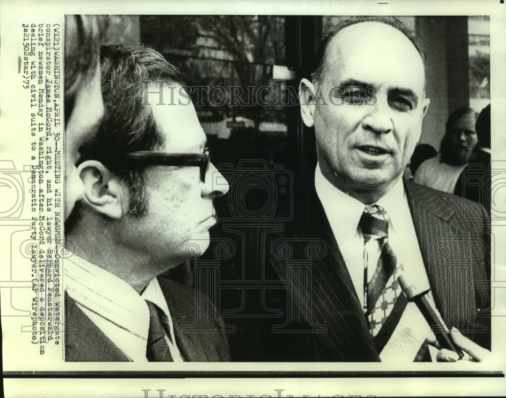 1973 Press Photo James McCord &amp; Bernard Fensterwald meet with newsmen