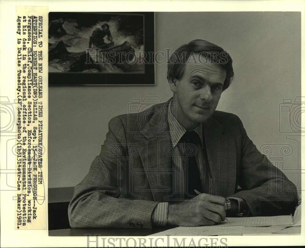 1981 Press Photo Jack Ferguson of EPA in Dallas office - now02378