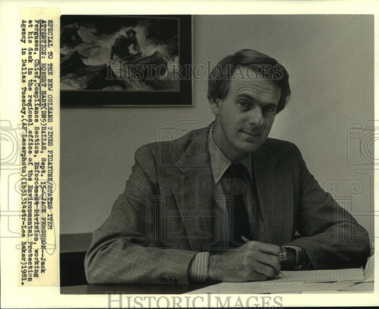 1981 Press Photo Jack Ferguson of EPA in Dallas office - now02378