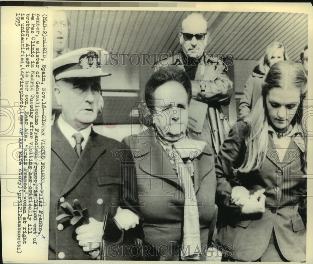 1975 Press Photo Francisco Franco's sister, Pilar escorted from La Paz Clinic