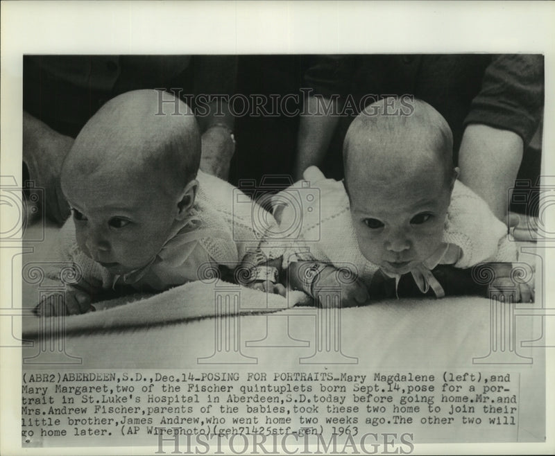 Load image into Gallery viewer, 1963 Press Photo Mary Magdalene and Mary Margaret of the Fischer quintuplets
