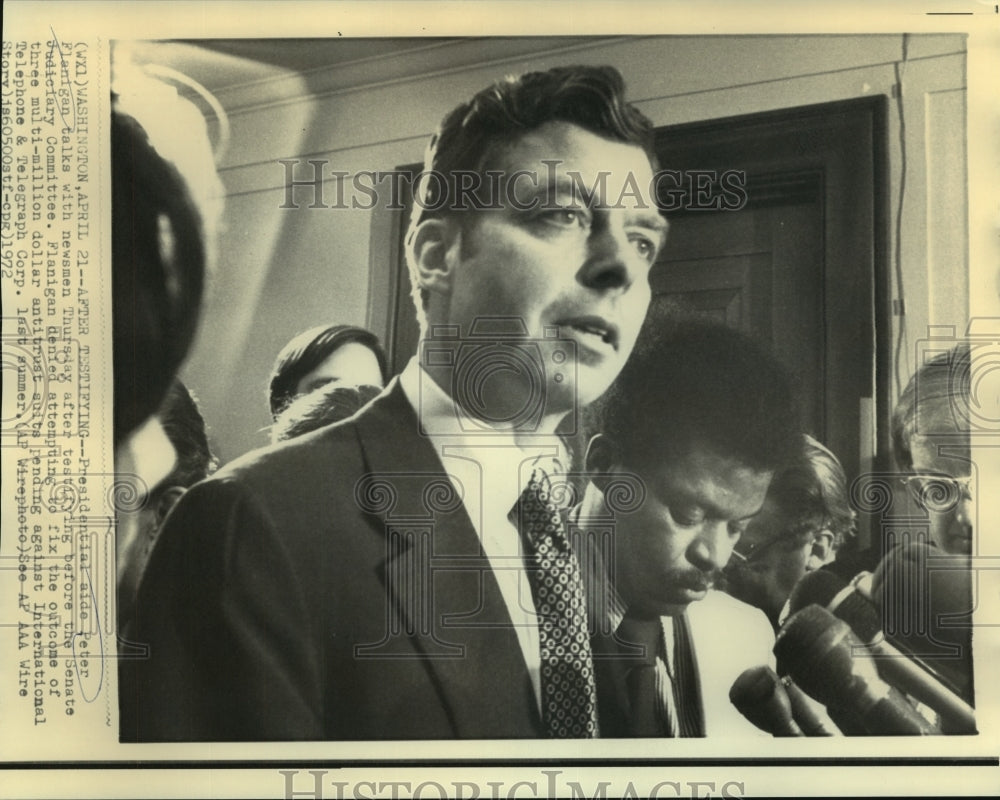 1972 Press Photo Presidential aide Peter Flanigan at Washington news conference