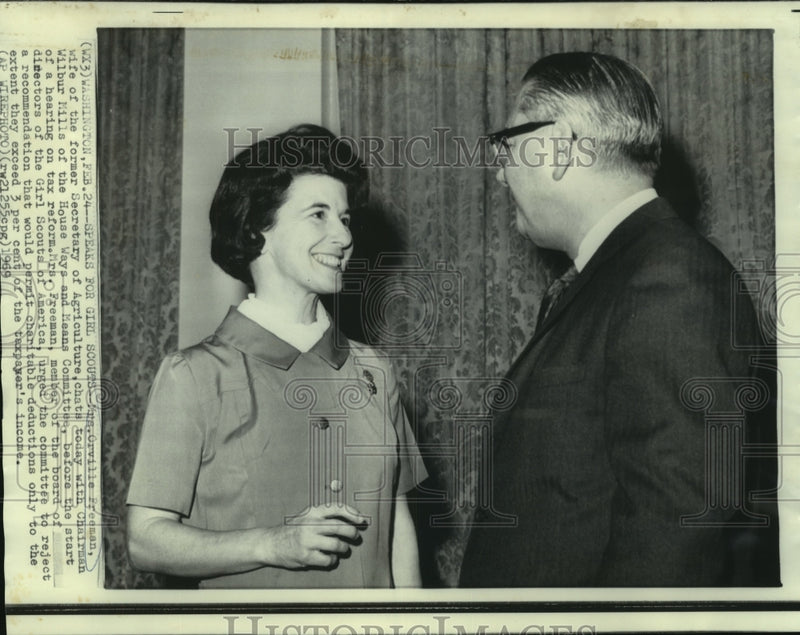 Load image into Gallery viewer, 1969 Press Photo Mrs. Orville Freeman &amp; Wilbur Mills meet in Washington
