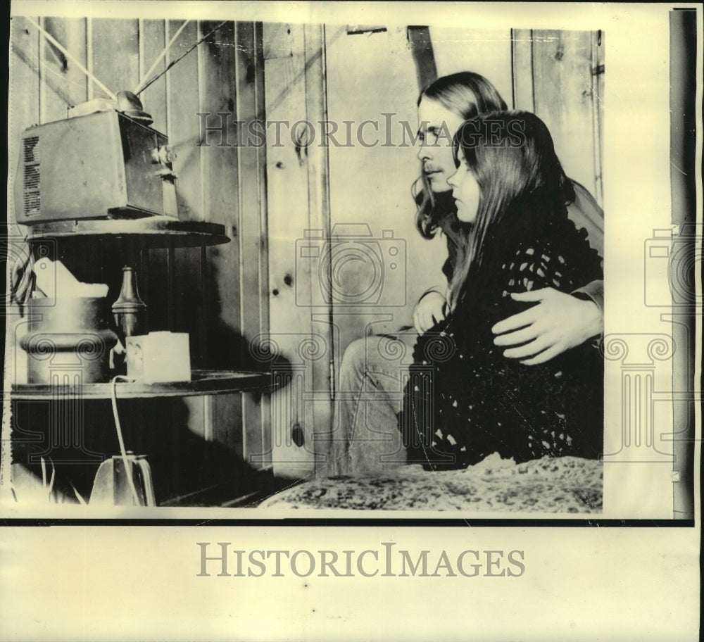 1973 Press Photo The Schwarz's have no fuel for warmth in their duplex