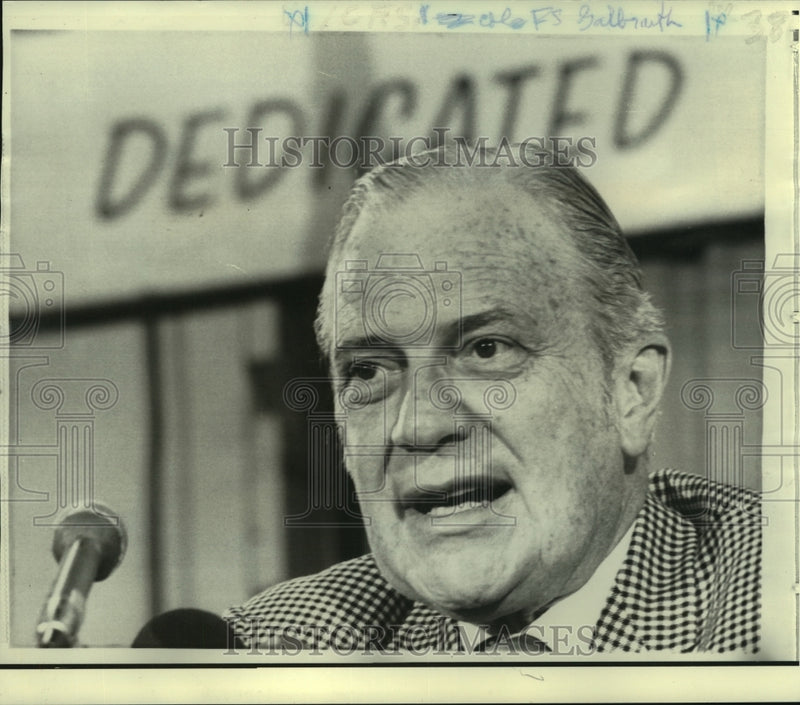 Load image into Gallery viewer, 1972 Press Photo George C. Wallace's physician, Dr. James G. Galbraith.
