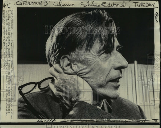1968 Press Photo John K. Galbraith answers questions at news conference