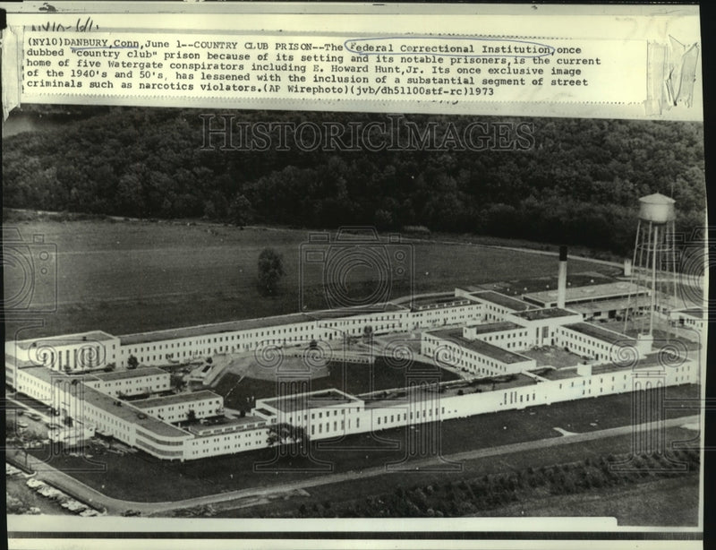 Load image into Gallery viewer, 1973 Press Photo Federal Correctional Institution once dubbed "country club"
