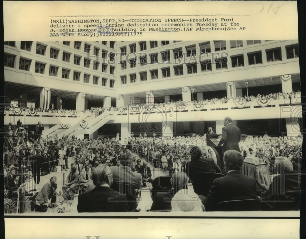1975 Press Photo President Ford at dedication ceremony of FBI Hoover Bldg.