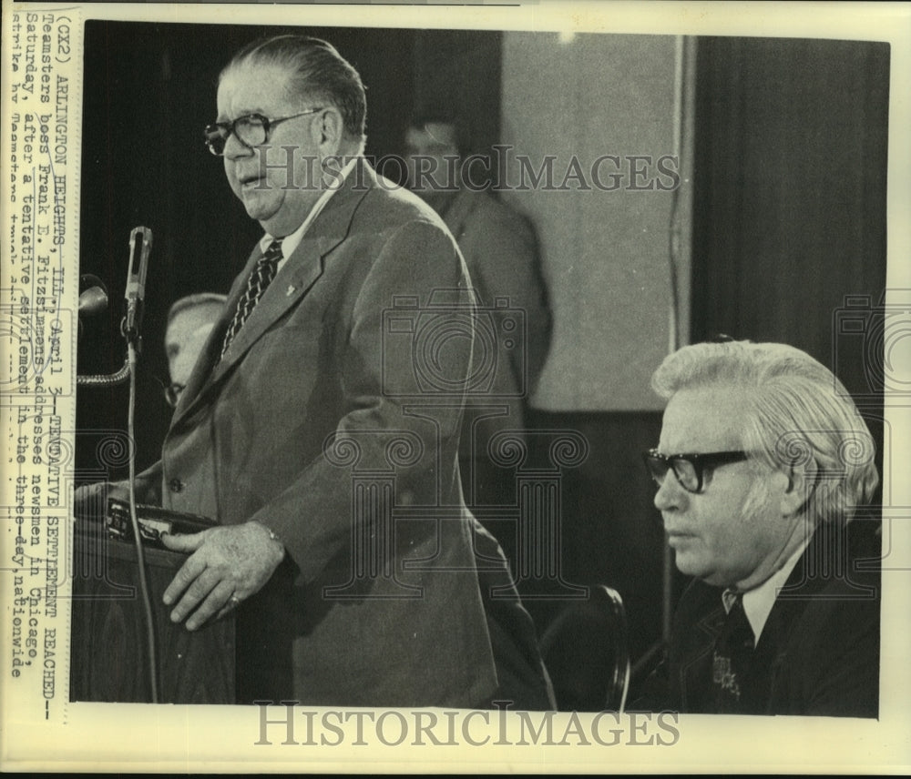 1976 Press Photo Frank Fitzsimmons at Chicago news conference. - now02628