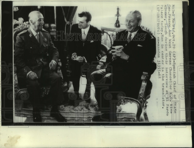 Load image into Gallery viewer, 1968 Press Photo Spain's Gen. Franco &amp; Germany's Kiesinger laugh at El Pardo.
