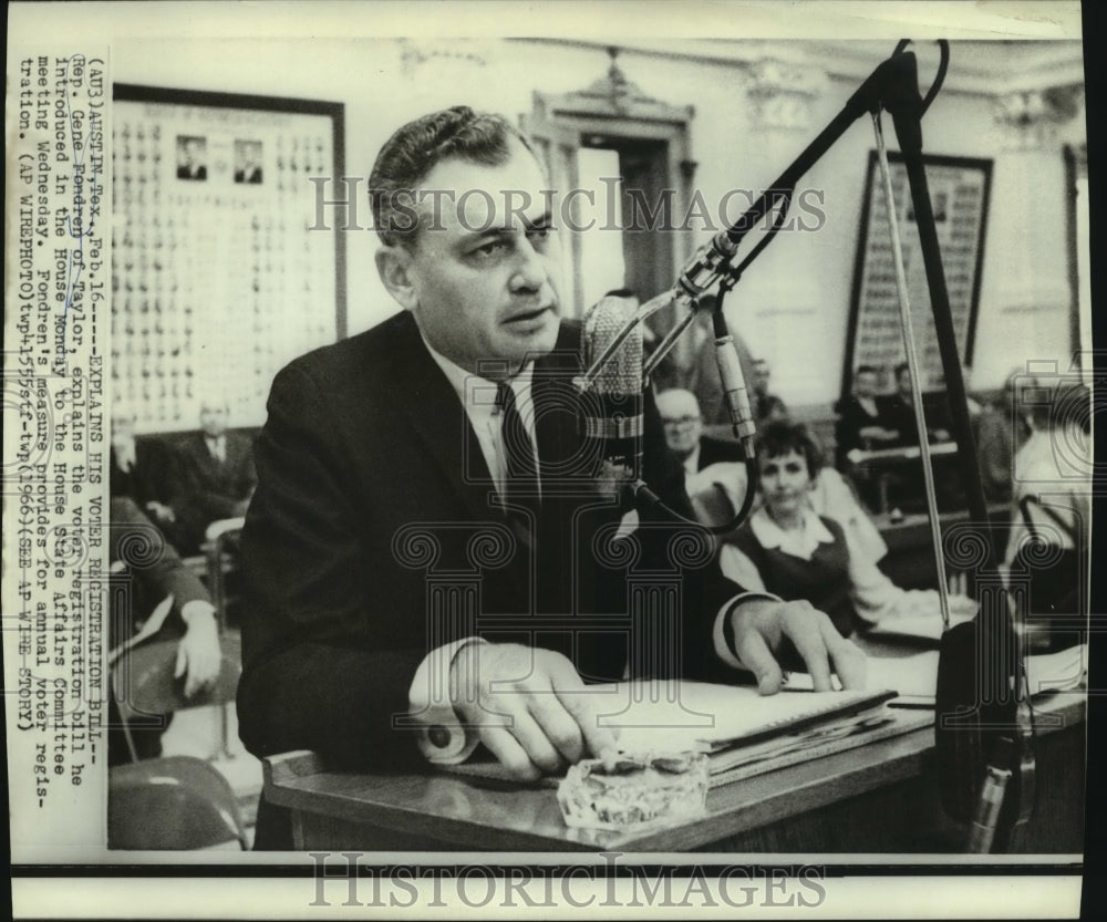 1966 Press Photo Rep. Gene Fondren introduces new voter registration bill