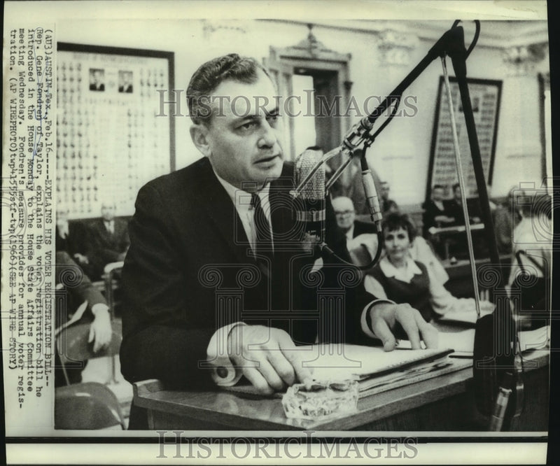 Load image into Gallery viewer, 1966 Press Photo Rep. Gene Fondren introduces new voter registration bill
